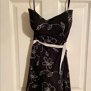 White House Black Market white and black dress size 2.